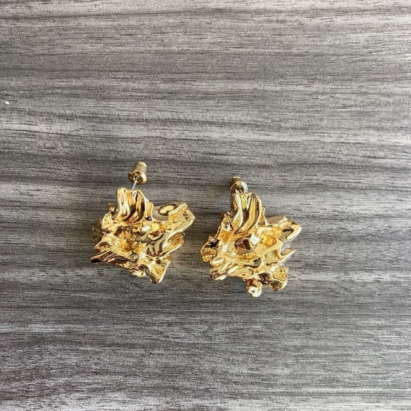 AMBER SCEATS Gold Reese Post Statement Earrings- NEW - Picture 3 of 5